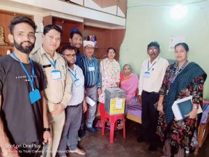 रायपुर दक्षिण विधानसभा उपचुनाव: बुजुर्ग एवं दिव्यांग मतदाताओं के घर पहुंचा मतदान दल रायपुर दक्षिण विधानसभा उपचुनाव: बुजुर्ग एवं दिव्यांग मतदाताओं के घर पहुंचा मतदान दल