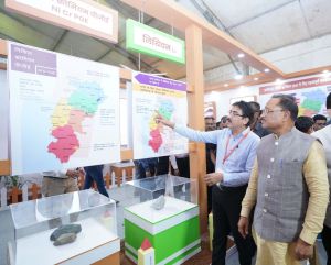 लोगों को लुभा रही है क्रिटिकल एवं स्ट्रैटेजिक मिनरल्स की प्रदर्शनी लोगों को लुभा रही है क्रिटिकल एवं स्ट्रैटेजिक मिनरल्स की प्रदर्शनी