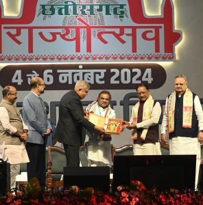 उप राष्ट्रपति श्री जगदीप धनखड़ ने छत्तीसगढ़ के 36 अलंकरण से विभूतियों एवं संस्थाओं को किया सम्मानित उप राष्ट्रपति श्री जगदीप धनखड़ ने छत्तीसगढ़ के 36 अलंकरण से विभूतियों एवं संस्थाओं को किया सम्मानित