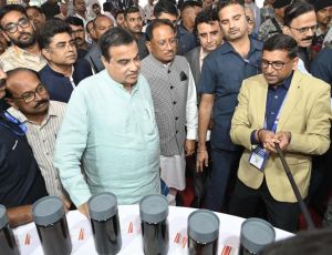 केन्द्रीय मंत्री गडकरी ने भारतीय सड़क कांग्रेस अन्तर्गत आयोजित तकनीकी प्रदर्शनी का किया अवलोकन केन्द्रीय मंत्री गडकरी ने भारतीय सड़क कांग्रेस अन्तर्गत आयोजित तकनीकी प्रदर्शनी का किया अवलोकन