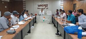 सीईओ ने की मनरेगा एवं एसबीएम की समीक्षा सीईओ ने की मनरेगा एवं एसबीएम की समीक्षा