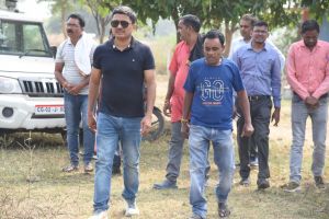 कलेक्टर पहुंचे स्कूल, बच्चों को पढ़ाया और दिया मार्गदर्शन कलेक्टर पहुंचे स्कूल, बच्चों को पढ़ाया और दिया मार्गदर्शन