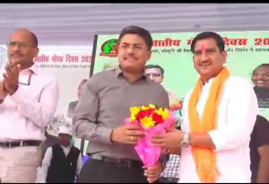 जिला स्तरीय जनजातीय गौरव दिवस का आयोजन जिला स्तरीय जनजातीय गौरव दिवस का आयोजन