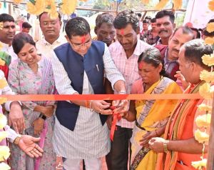 श्रीमती भगवंतीन और बाल प्रसाद कमार के पक्के मकान का सपना हुआ पूरा श्रीमती भगवंतीन और बाल प्रसाद कमार के पक्के मकान का सपना हुआ पूरा