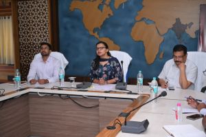 कलेक्टर ने धान खरीदी से संबंधित अधिकारियों की ली बैठक कलेक्टर ने धान खरीदी से संबंधित अधिकारियों की ली बैठक