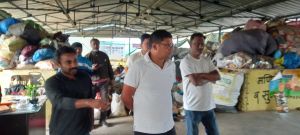 नालियों में कचरा फेकने वालो के क्षेत्र में सफाई रोकी जाएगी नालियों में कचरा फेकने वालो के क्षेत्र में सफाई रोकी जाएगी