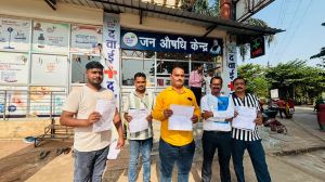 प्रधानमंत्री जन औषधि केंद्र में लोगों को सस्ती दर पर मिल रही दवाइयां प्रधानमंत्री जन औषधि केंद्र में लोगों को सस्ती दर पर मिल रही दवाइयां