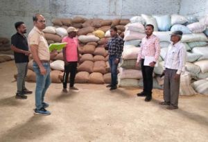 खाद्य विभाग की बड़ी कार्रवाई,  864 क्विंटल बिना दस्तावेज के भंडारित धान को किया गया जप्त