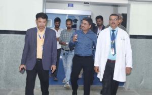 कलेक्टर ने सुपर स्पेशलिटी हॉस्पिटल का किया निरीक्षण कलेक्टर ने सुपर स्पेशलिटी हॉस्पिटल का किया निरीक्षण