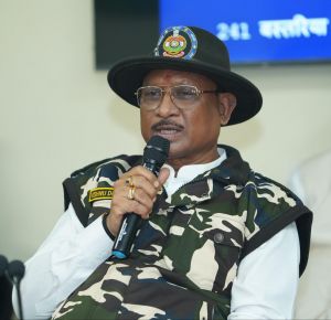 सुरक्षा बल का हिस्सा बनकर होता है गर्व: मुख्यमंत्री विष्णुदेव साय से बोली महिला कांस्टेबल सुरक्षा बल का हिस्सा बनकर होता है गर्व: मुख्यमंत्री विष्णुदेव साय से बोली महिला कांस्टेबल