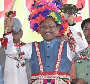 47 वाँ राउत नाचा महोत्सव: गड़वा बाजा की धुन पर दिखा अस्त्र शस्त्र और श्रृंगार का अद्भुत संगम 47 वाँ राउत नाचा महोत्सव: गड़वा बाजा की धुन पर दिखा अस्त्र शस्त्र और श्रृंगार का अद्भुत संगम