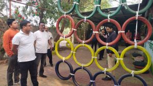 कबाड़ से बने आकर्षक जुगाड़ देखकर आशर्य चकित हुए आयुक्त