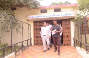  कलेक्टर पहुंचे बीआरसीसी कार्यालय और दिया अनुपस्थित बीआरसी को दिया शोकॉज नोटिस