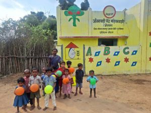  आंगनबाड़ी केंद्र में संवर रहा है बचपन, सीख समझ और भविष्य की नींव गढ़ने का हो रहा है अनूठा प्रयास