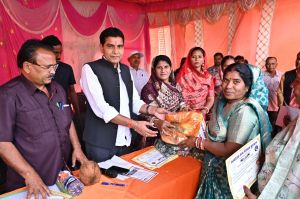 विकसित राज्य बनाने विभिन्न योजनाओं का किया जा रहा क्रियान्वयन : राजस्व मंत्री टंक राम वर्मा विकसित राज्य बनाने विभिन्न योजनाओं का किया जा रहा क्रियान्वयन : राजस्व मंत्री टंक राम वर्मा