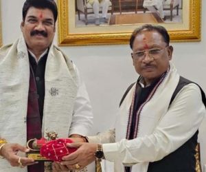 	मुख्यमंत्री श्री साय से मध्यप्रदेश के खाद्य मंत्री गोविंद सिंह राजपूत ने की सौजन्य मुलाकात