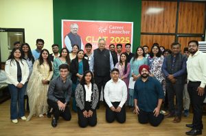  स्पीकर हाउस के सभागृह में आयोजित हुआ सम्मान कार्यक्रम, विधानसभा अध्यक्ष डॉ रमन सिंह ने क्लैट परीक्षा में उत्तीर्ण युवाओं को दीं शुभकामनाएं