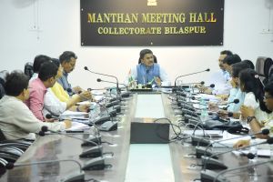 कलेक्टर ने की प्रधानमंत्री फसल बीमा योजना की समीक्षा, कहा किसानों को दिलाएं लाभ कलेक्टर ने की प्रधानमंत्री फसल बीमा योजना की समीक्षा, कहा किसानों को दिलाएं लाभ