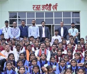  स्कूली बच्चों का विधानसभा का शैक्षणिक भ्रमण, उपमुख्यमंत्री विजय शर्मा से की मुलाकात