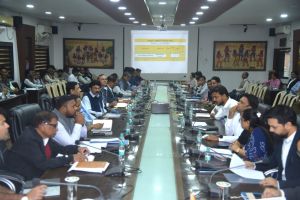 हर शासकीय वाहन में फर्स्ट एड बॉक्स होना अनिवार्य : कलेक्टर हर शासकीय वाहन में फर्स्ट एड बॉक्स होना अनिवार्य : कलेक्टर