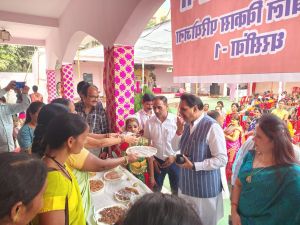 महतारी वंदन सम्मान समारोह में लाभान्वित महिलाओं का सम्मान महतारी वंदन सम्मान समारोह में लाभान्वित महिलाओं का सम्मान