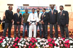 स्टेट कराते में ओम उपाध्याय ने जीता गोल्ड मैडल