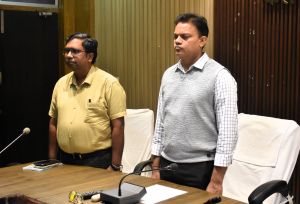  पूर्व प्रधानमंत्री डॉ. मनमोहन सिंह के निधन पर  कलेक्टोरेट बालोद में दी गई श्रद्धांजलि