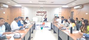  जिला पंचायत सीईओ ने प्रधानमंत्री आवास योजना एवं मनरेगा के निर्माण कार्यों की समीक्षा की