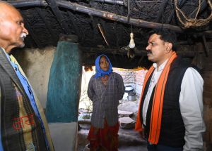  उपमुख्यमंत्री विजय शर्मा ने पीएम आवास के हितग्राहियों से की मुलाकात, निर्माण कार्य की गुणवत्ता पर दिया जोर