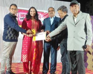  नए साल के जश्न में डूबी तालपुरी, फिल्मी गानों की धुन पर महिलाएं और युवा जमकर थिरके