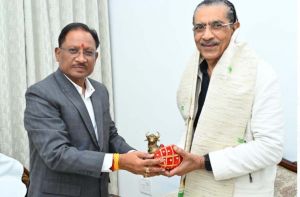  मुख्यमंत्री विष्णु देव साय से सुप्रसिद्ध फिल्म निर्माता एवं निर्देशक प्रकाश झा ने की सौजन्य मुलाकात 