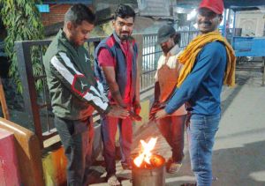 रायपुर निगम ने की जगह-जगह अलाव की व्यवस्था