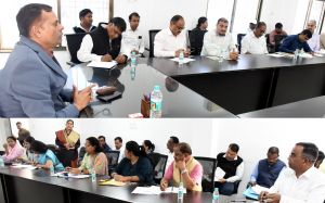  संभागायुक्त एस.एन. राठौर ने  बैठक में विभागवार गतिविधियों की समीक्षा की