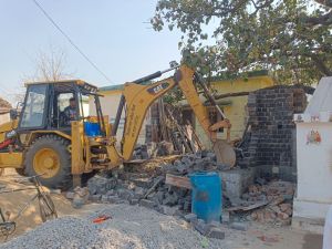 शंकरनगर स्थित जोन कार्यालय गार्डन के पीछे अवैध निर्माण हटाया, जुर्माना लगाने दिया निर्देश शंकरनगर स्थित जोन कार्यालय गार्डन के पीछे अवैध निर्माण हटाया, जुर्माना लगाने दिया निर्देश