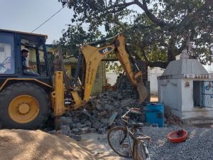 रायपुर जिले मे अवैध अतिक्रण के खिलाफ चल रहा है अभियान रायपुर जिले मे अवैध अतिक्रण के खिलाफ चल रहा है अभियान