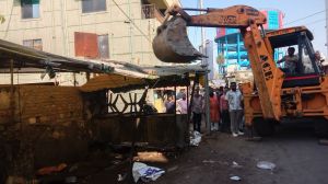 बैजनाथपारा में चला प्रशासन का बुलडोजर, नो-वेंडिग जोन करने की सख्त हिदायत बैजनाथपारा में चला प्रशासन का बुलडोजर, नो-वेंडिग जोन करने की सख्त हिदायत