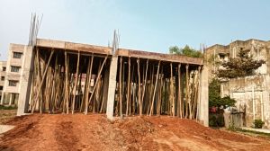 प्रधानमंत्री आवास योजना मठपुरैना में निर्माणाधीन सामुदायिक भवन की प्रगति देखी