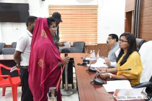 कृषक ने कृषि भूमि से वर्षाजल निकासी के लिए दिया आवेदन