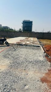 अवैध प्लाटिंग पर प्रगतिरत सीसी रोड निर्माण को तोडकर तत्काल कारगर रोक लगायी 