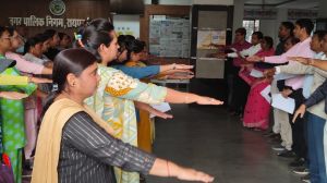 नगर निगम मुख्यालय में आयुक्त श्री अबिनाश मिश्रा ने निगम अधिकारियों, कर्मचारियों को मतदान की शपथ दिलवाई नगर निगम मुख्यालय में आयुक्त श्री अबिनाश मिश्रा ने निगम अधिकारियों, कर्मचारियों को मतदान की शपथ दिलवाई