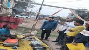 खुले में अवैध रूप से मांस मटन विक्रय करने वालो पर निगम की कर रही है कार्यवाही खुले में अवैध रूप से मांस मटन विक्रय करने वालो पर निगम की कर रही है कार्यवाही