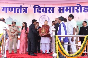 भारतीय गणतंत्र की यात्रा में हमने उन्नत विकसित प्रजातंत्र का अनुपम उदाहरण प्रस्तुत किया है-डॉ. रमन सिंह भारतीय गणतंत्र की यात्रा में हमने उन्नत विकसित प्रजातंत्र का अनुपम उदाहरण प्रस्तुत किया है-डॉ. रमन सिंह