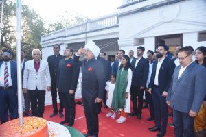 कलेक्टर ने जिला सहकारी बैंक, विकास भवन एवं टाउन हाल में फहराया तिरंगा कलेक्टर ने जिला सहकारी बैंक, विकास भवन एवं टाउन हाल में फहराया तिरंगा