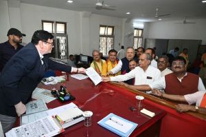 राजनांदगांव से भाजपा के महापाैर प्रत्याशी मधुसूदन यादव ने भरा नामांकन राजनांदगांव से भाजपा के महापाैर प्रत्याशी मधुसूदन यादव ने भरा नामांकन