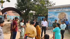 आयुक्त अबिनाश मिश्रा मतदान केन्द्रोँ में पहुँचे, दिए आवश्यक आयुक्त अबिनाश मिश्रा मतदान केन्द्रोँ में पहुँचे, दिए आवश्यक