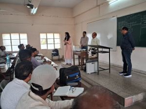 कलेक्टर ने पीठासीन अधिकारी व मतदान दलों के प्रशिक्षण का लिया जायजा