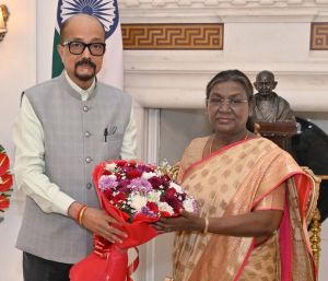 राष्ट्रपति श्रीमती मुर्मु से राज्यपाल श्री डेका ने सौजन्य भेंट की