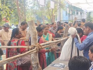 मतदान दलों को मतदान सामग्री का वितरण मतदान दलों को मतदान सामग्री का वितरण