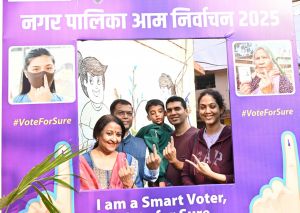 राज्य निर्वाचन आयुक्त अजय सिंह ने किया अपने मताधिकार का प्रयोग राज्य निर्वाचन आयुक्त अजय सिंह ने किया अपने मताधिकार का प्रयोग