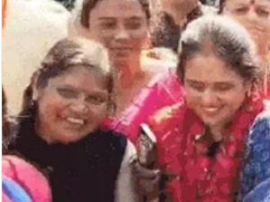 नगर निगम चुनाव में मीनल चौबे एक लाख से अधिक वोट से आगे, देखें रूझान और परिणाम... नगर निगम चुनाव में मीनल चौबे एक लाख से अधिक वोट से आगे, देखें रूझान और परिणाम...